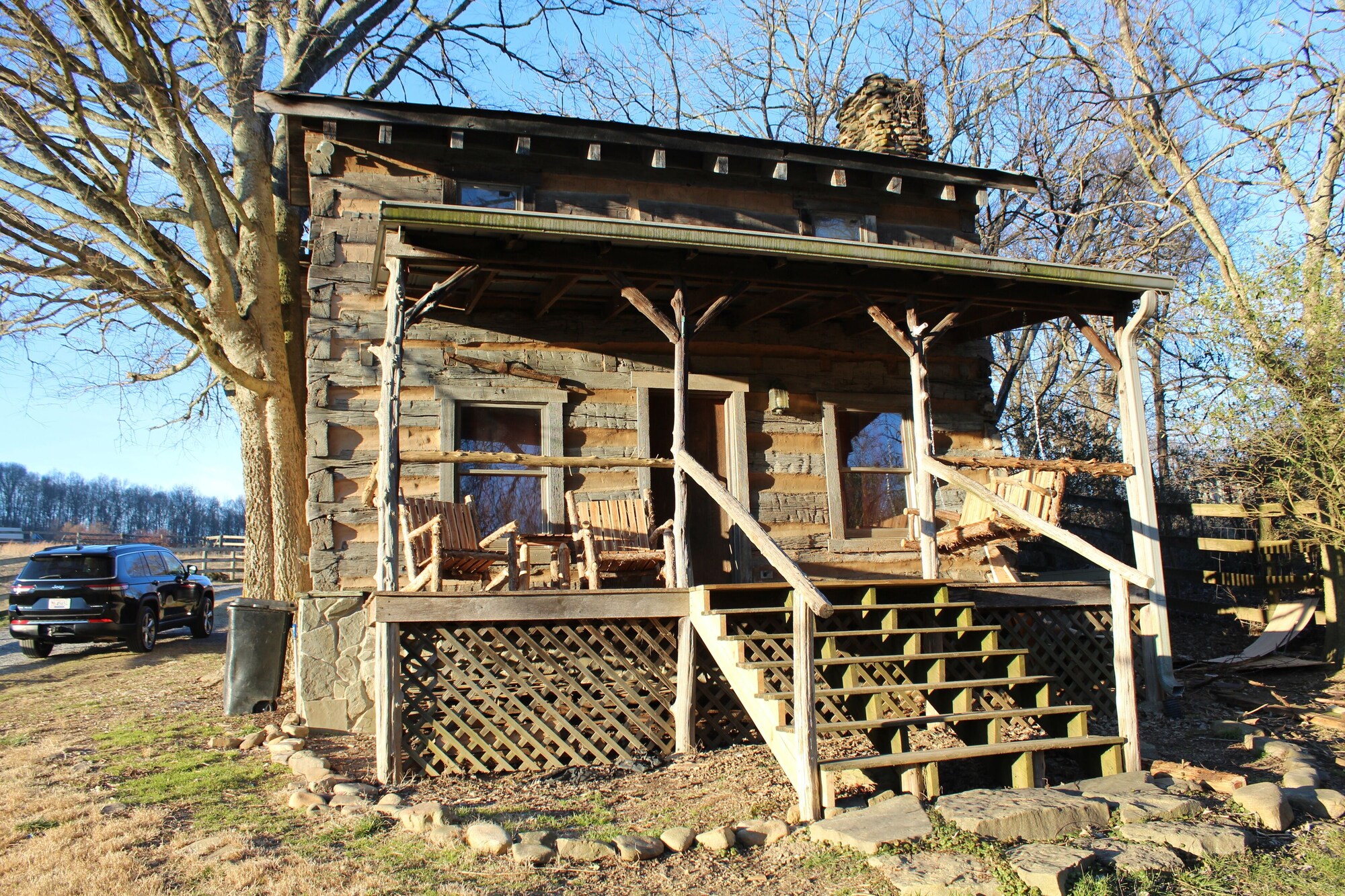 Step Back in Time: A Cozy 1880s Log Cabin Retreat in the Heart of Tennessee